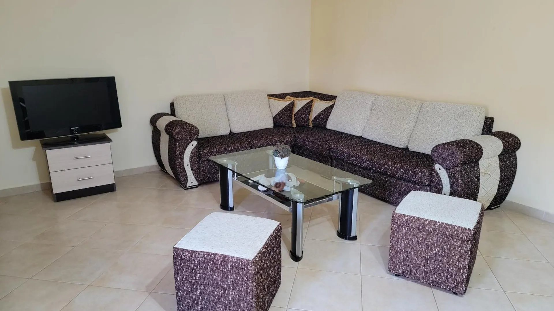 Sweet Home Apt Sarande Apartment